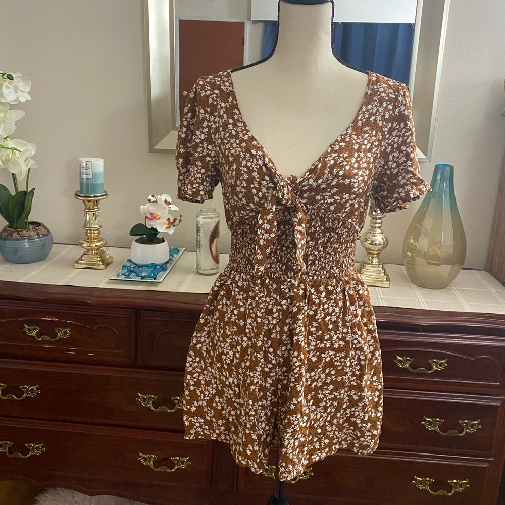 ❤️☀️NWOT WOMEN’s brown romper floral white printed☀️💕